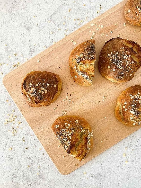 Haferbrötchen mit honig – perfekt zum sonntagsfrühstück
