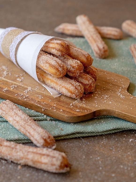 Ofen-Churros mit Dinkelmehl