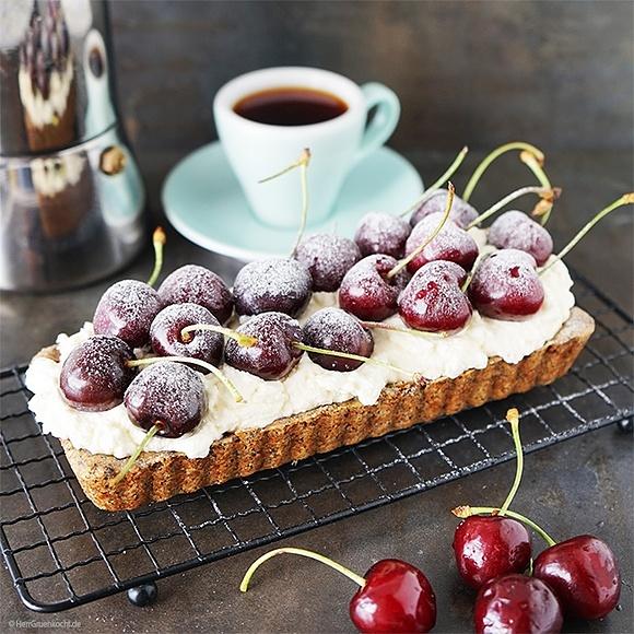 Kirschtarte mit Mohn-Marzipan-Mürbeteigboden