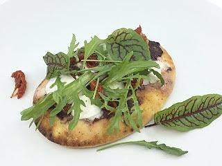 Vegetarische Naanbrot Pizza