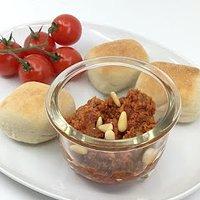 Pesto Rosso mit Oliven
