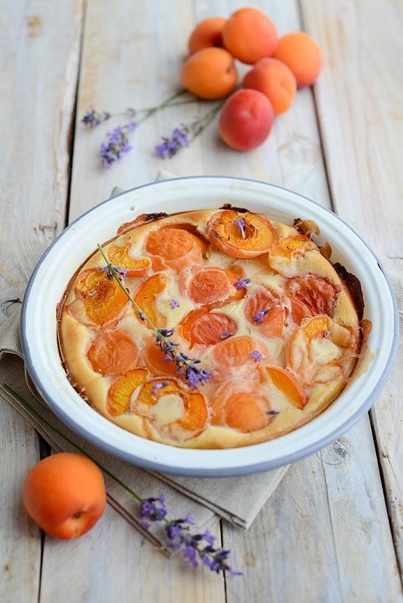 Clafoutis mit Lavendel und Aprikosen