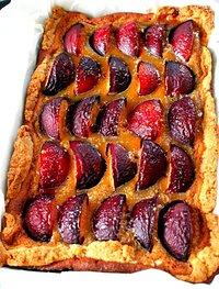 Pflaumenkuchen mit haselnuss-boden – plum cake in hazelnut crust