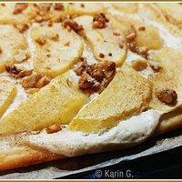 Flammkuchen mit äpfeln, quark und walnüssen