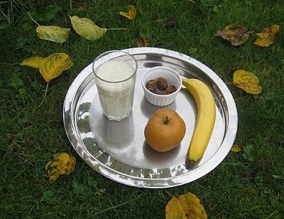 Banane, dattel und nashibirne milchshake