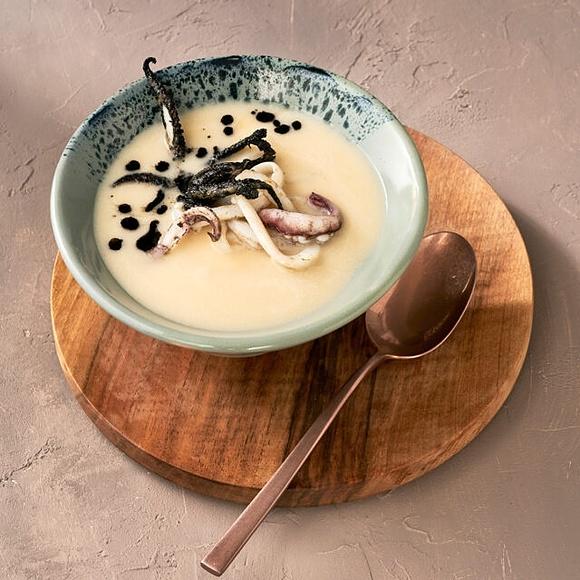 Pastinakenschaumsuppe mit Calamar de Potera