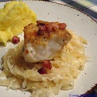 Gebratener Seeteufel auf Riesling-Sahne-Sauerkraut