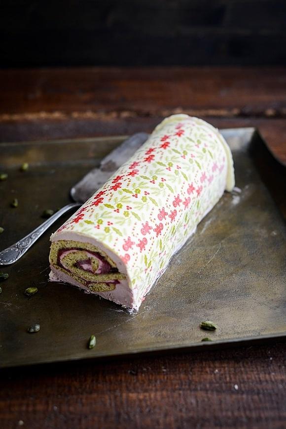 Bûche de noël himbeer pistazien veilchen