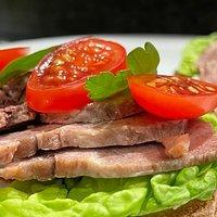 Sandwich mit Zunge