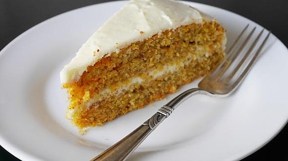Möhrentorte mit Frischkäsefüllung