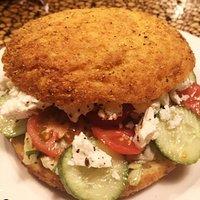 Veggie greek style burger mit tzatziki