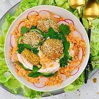 Roter Linsensalat mit Falafel