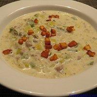 Käse-Lauch-Suppe mit Kartoffel-Croûtons