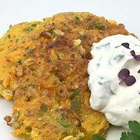 Müsli-Gemüse-Puffer mit Quarkdip