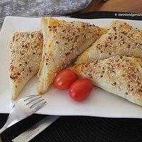Pizzataschen mit Blätterteig