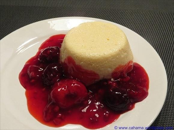 Grießflammerie mit Beeren-Grütze