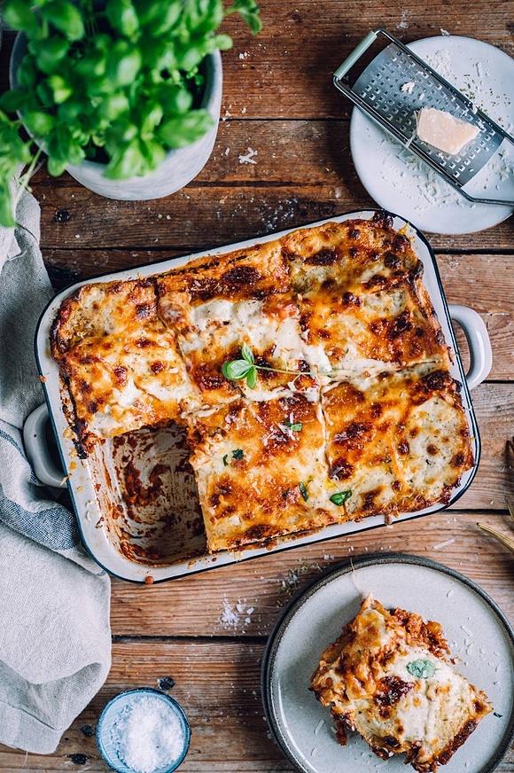 Lasagne mit Linsenbolognese und Bechamelsauce