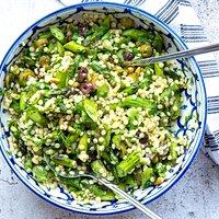 Israeli couscous salat mit spargel