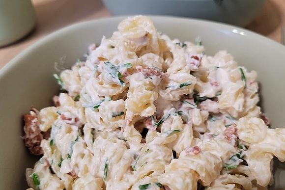 Nudeln mit Speck und Schnittlauch