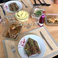 Hähnchenkeulen mit Möhrengemüse und Kartoffelpüree