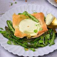 Spargelmousse im Filokörbchen