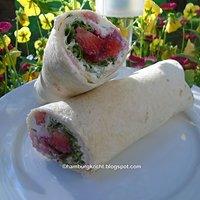 Wraps mit Erdbeeren und Rauke