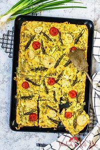 Herzhafter Kartoffel-Gemüse-Kuchen mit grünem Spargel