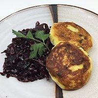 Kartoffelfrikadellen mit Rotkraut