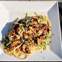 Pasta mit frittierter Zucchini