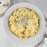 Fettuccine alfredo – pasta mit butter und parmesan