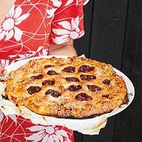 Rezept von alison roman: sauerkirsch-sesam-galette