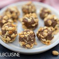Protein snacks mit peanutbutter: snickers-protein-balls