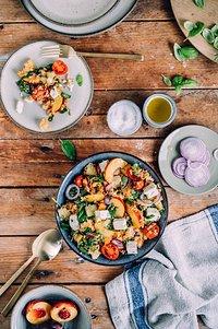 Bulgursalat mit feta und nektarinen: ein leichter sommersalat