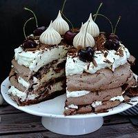 Black forest meringue cake – schwarzwälder kirsch-baiser torte