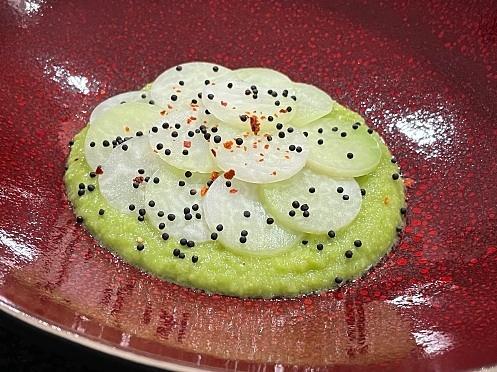 Kohlrabi auf Zuckerschotencreme