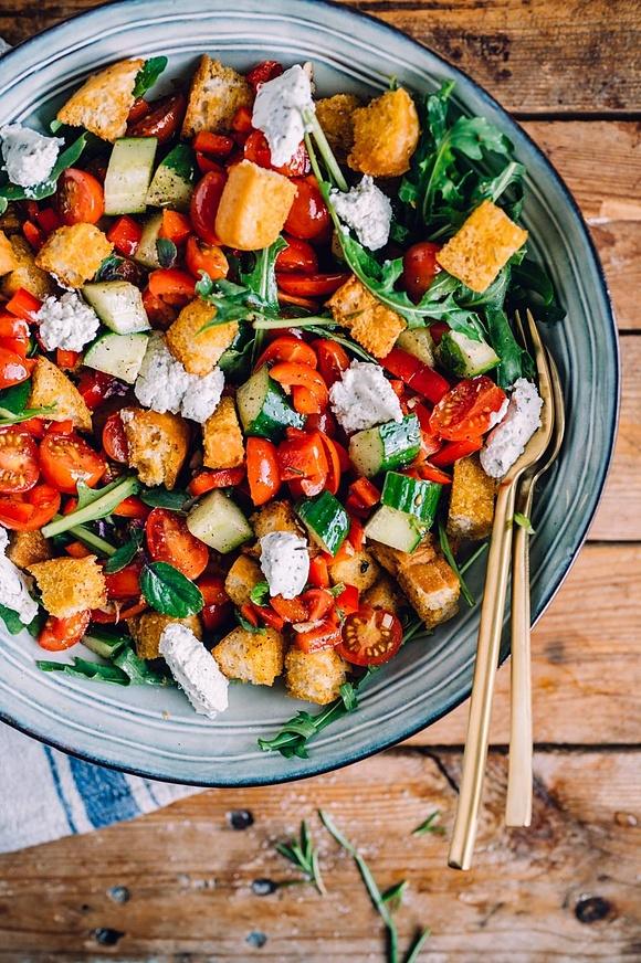Brotsalat mediterran vegan mit Bresso 100% pflanzlich