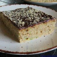 Zucchini-Blechkuchen mit Nussmix