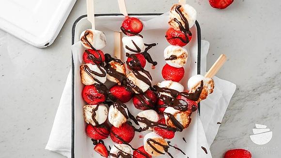 Süße Grillspieße mit Marshmallows