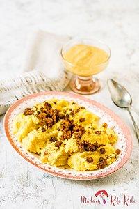 Ausgeschöpfte grießklöße aus polenta zu obstmus oder kompott