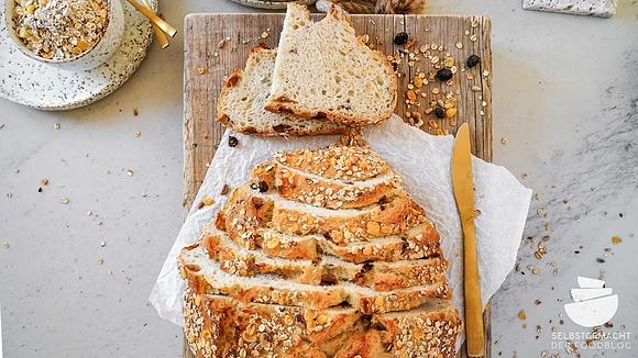 Müslibrot aus dinkel, hafer und sauerteig