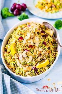 Brokkolisalat mit buchweizen, weintrauben und mandelcreme-dressing