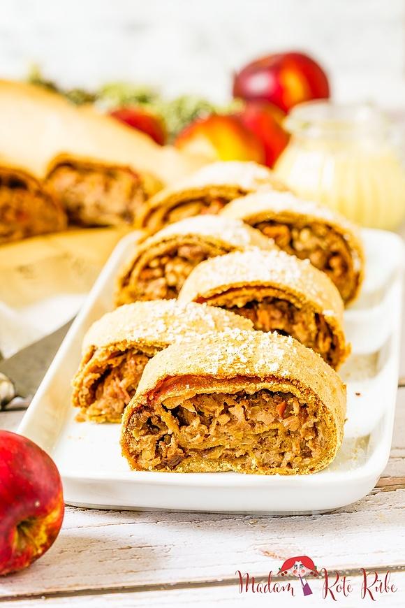 Apfel-Vollkornstrudel mit karamellisierten Walnüssen
