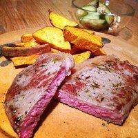 Dry Aged Rumpsteak mit Süsskartoffel Wedges