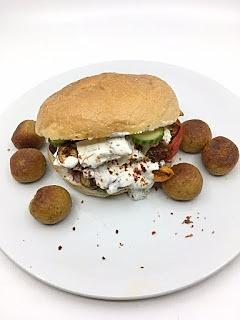 Döner mit Ofengemüse und Feta-Käse