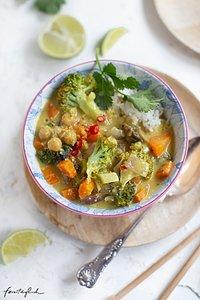 Kunterbuntes (was ihr so im Gemüsefach habt) veganes Gemüse-Kichererbsen-Curry