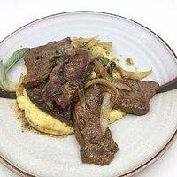 Venezianische Lammleber mit Petersilien-Polenta