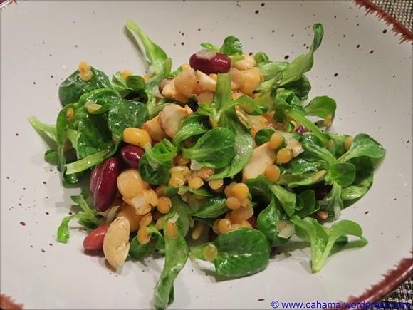 Feldsalat mit Hülsenfrüchten