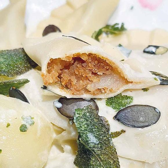 Birnenravioli mit Gorgonzolasauce