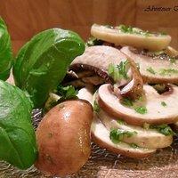 Salat von frischen Champignons