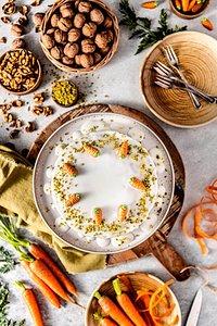 Veganer carrot cake – saftiger karottenkuchen mit zitronenglasur